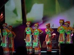 Chengdu dancers kick off the music festival