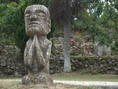 Statue in prayer; Huta Siallagan