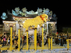 Lion dance on stilts at the Khoo Kongsi Temple - fabulous performance!