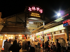 Entrance to Shilin night market