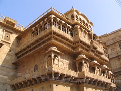 Jaisalmer Palace (lots of intricate windows for the Maharanis to peer through!)