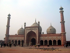 View of the massive Friday Mosque (Jami Masjid), Delhi