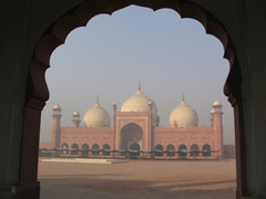 Picturesque vista of Badshahi Mosque, Lahore (an amazing 100,000 visitors can worship here!)