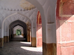 Wide archways surrounding Jehangir's tomb