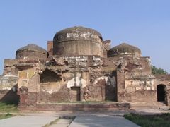 The crumbling tomb of Asif Khan