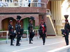 Pakistan border guards goose-stepping in sync