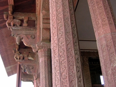 Check out the carved columns, Lahore Fort