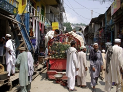 The Dir bazaar is a colorful and lively affair and we enjoyed our stroll around town