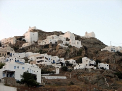 Hora is built on a vertical rock creating an amazing picture with its white houses crawling up towards the kastro while its windmills stand guard over the port