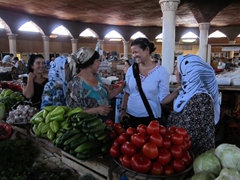 Becky teases the ladies at the Penjikent Bazaar