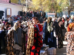 The clothing section of the Tashkent Chorsu
