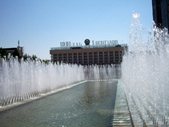 A building in Tashkent with the important date of "1 September 1991" signifying Uzbekistan Independence