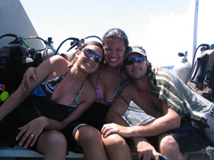 Franny, Becky & Robby are ready to go scuba diving!