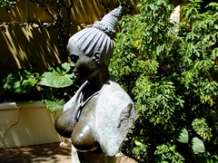 Slave girl statue in the Kura Hulanda garden