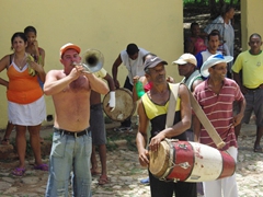 Street performers keep the crowds entertained; Fiestas Sanjuaneras