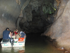 A short boat ride through Cuevo del Indios