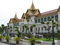 The Chakri Maha Prasat hall, built by King Rama V in 1882, is the centerpiece of the Grand Palace Halls