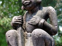 Close up view of Youqson Kyaung statue