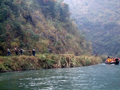 The trekkers sure are glad to reach the riverbank where they can run and pull us along while taking a break from rowing