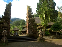 Entrance to Batukaru temple