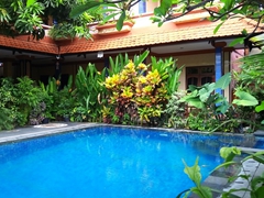 Swimming pool of our budget Kuta hotel, the Cempaka 3 Inn
