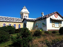 Chapel turned gingerbread house; Seopjikoji