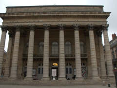 Built in 1828, the Grand Theâtre of Dijon commands a key position in the heart of the city