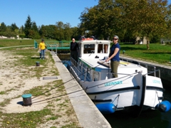 Pulling "locking up" duties; Canal du Nivernais