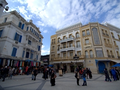 The left building marks the entrance to the medina while the gigantic building to the right was once the former British Embassy (and used for filming scenes from the movie "The English Patient")