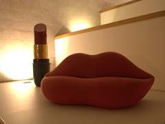 Lipstick couch; Cascades