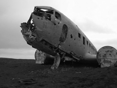 Remnants of a US Navy plane (a Douglas C-47 Skytrain known as "Dakota") that crash landed on a beach near Vík . Amazingly, the entire crew survived! Today, you can freely explore the ruins

