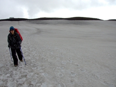 Becky tackling the snowy field in between the glaciers of Eyjafjallajökull and Mýrdalsjökull